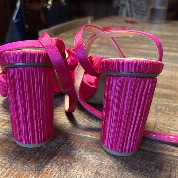 Vibrant Pink Bow Heels - Picture 4 of 5